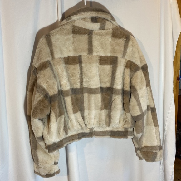 Ashley by 26 International faux fur coat, size medium - Picture 5 of 5